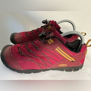 KEEN Big Kids Chandler CNX Jam/Rhubarb Size 7